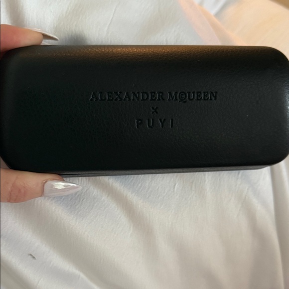 Fendi Elegant Black Eyewear - Picture 8 of 9